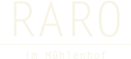 Ein Bild auf dem "RARO im Mühlenhof" steht, welches das Logo des Restaurants darstellt.